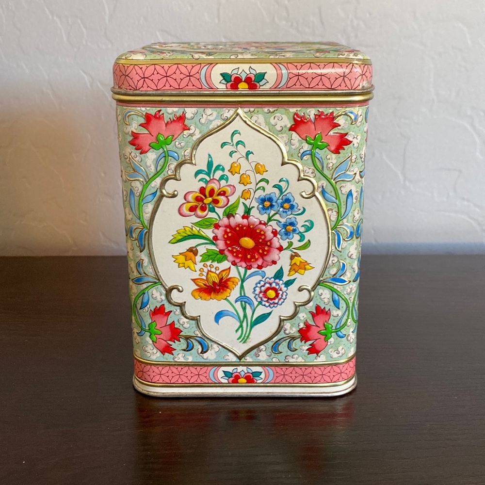 1950s Rare Holland Repousse Hinged Tea Tin